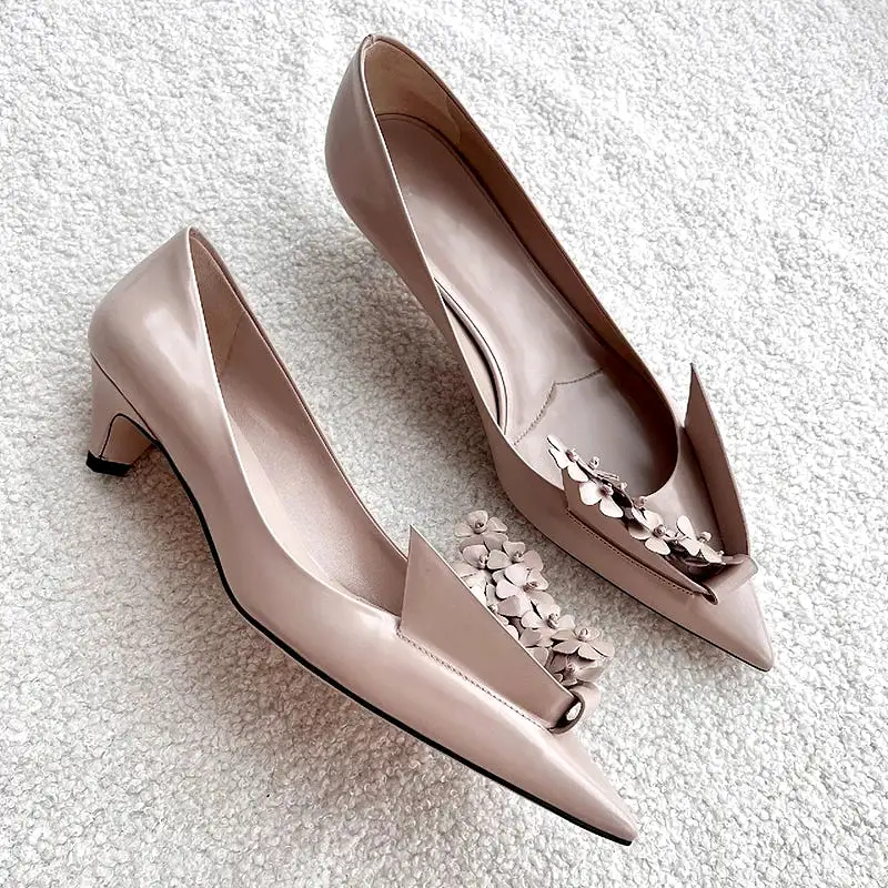 3D Flower Slip-On Patent Leather Shoes Kitten Heelas Flower Pumps Pointed Toe Solid Leather