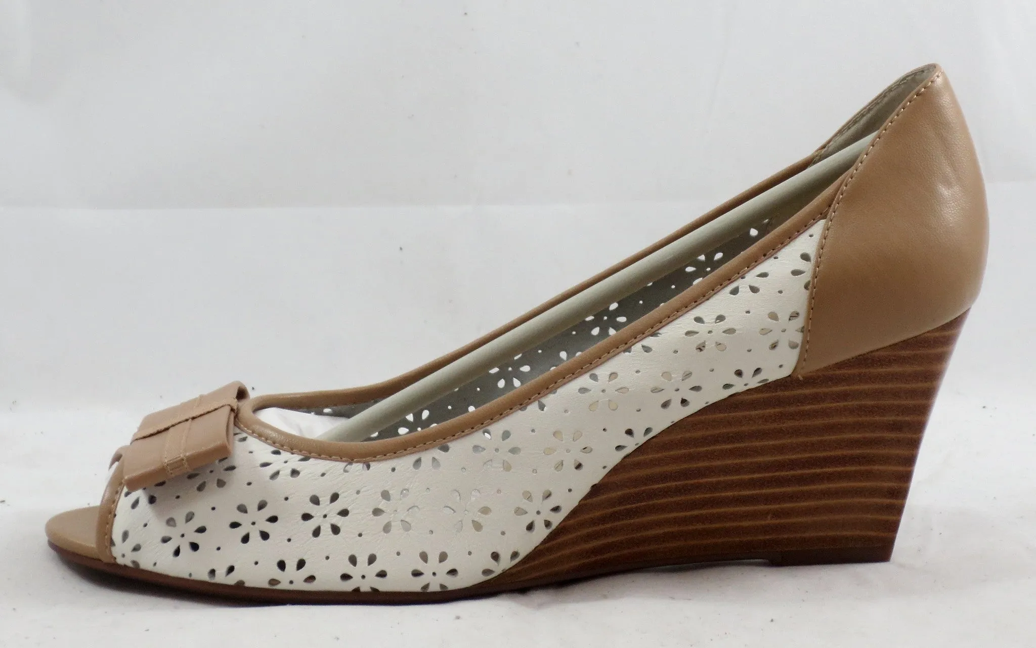 ADRIENNE VITTADINI Women's Makani Wedge - White/Tan - MSRP $89