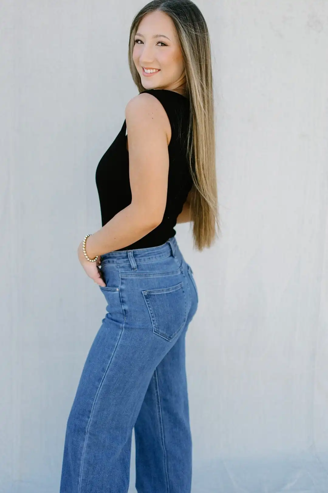 Mid Rise Clean Wide Leg Jeans